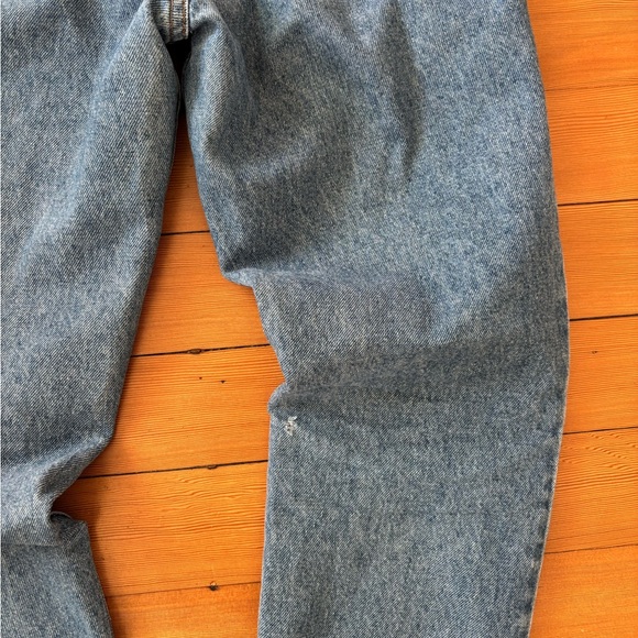 Beautiful mid blue vintage Levi’s 631 orange tab high rise mom fit tapered leg - Picture 2 of 6